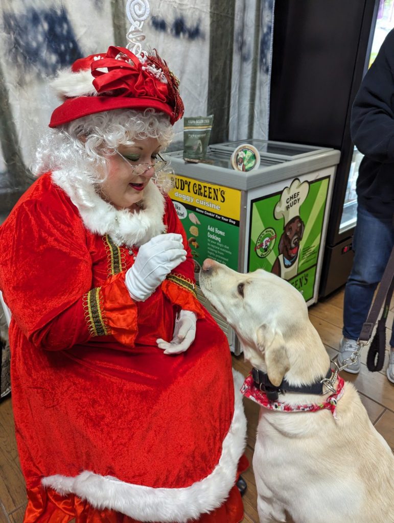 Capturing Joy and Giving Back: Recap of ‘Photos with Ms. Claus’ Event at Pet Wants – J-town